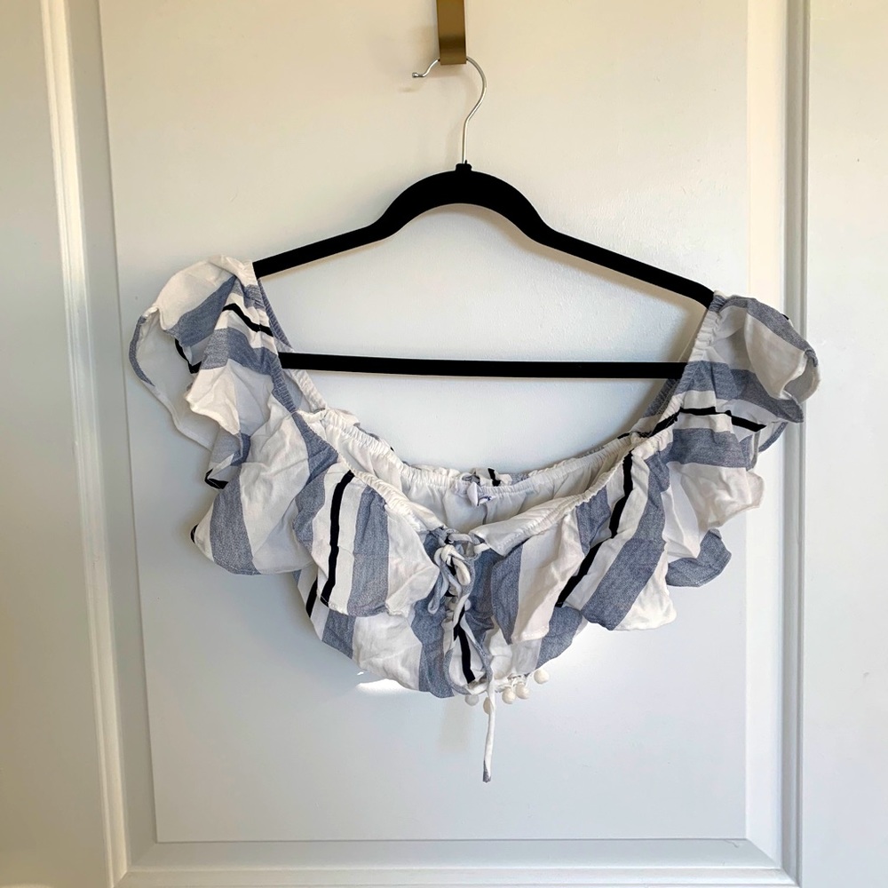 Crop top w/ pompom trim